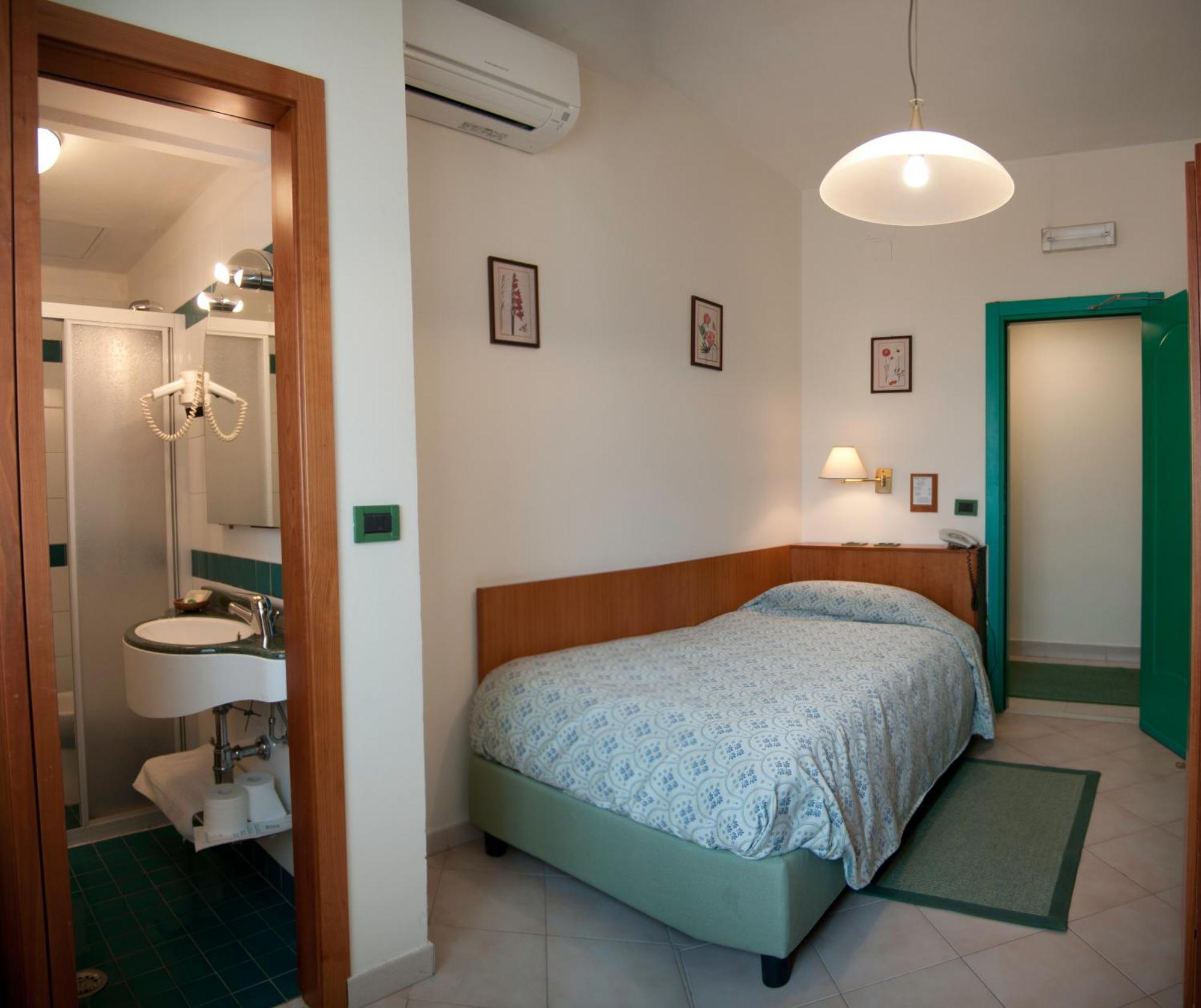 Hotel Boston Livorno Exterior photo